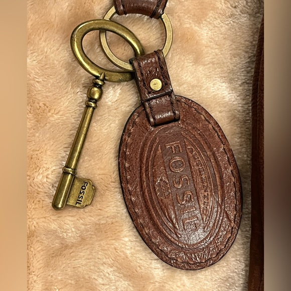 👜 Pre- Loved Vintage Brown Leather Fossil Messenger style purse - Picture 6 of 14